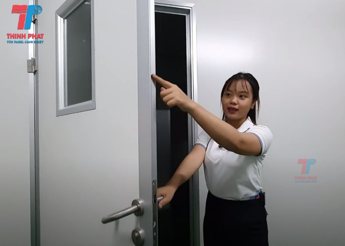cửa đi 1 cánh panel 7