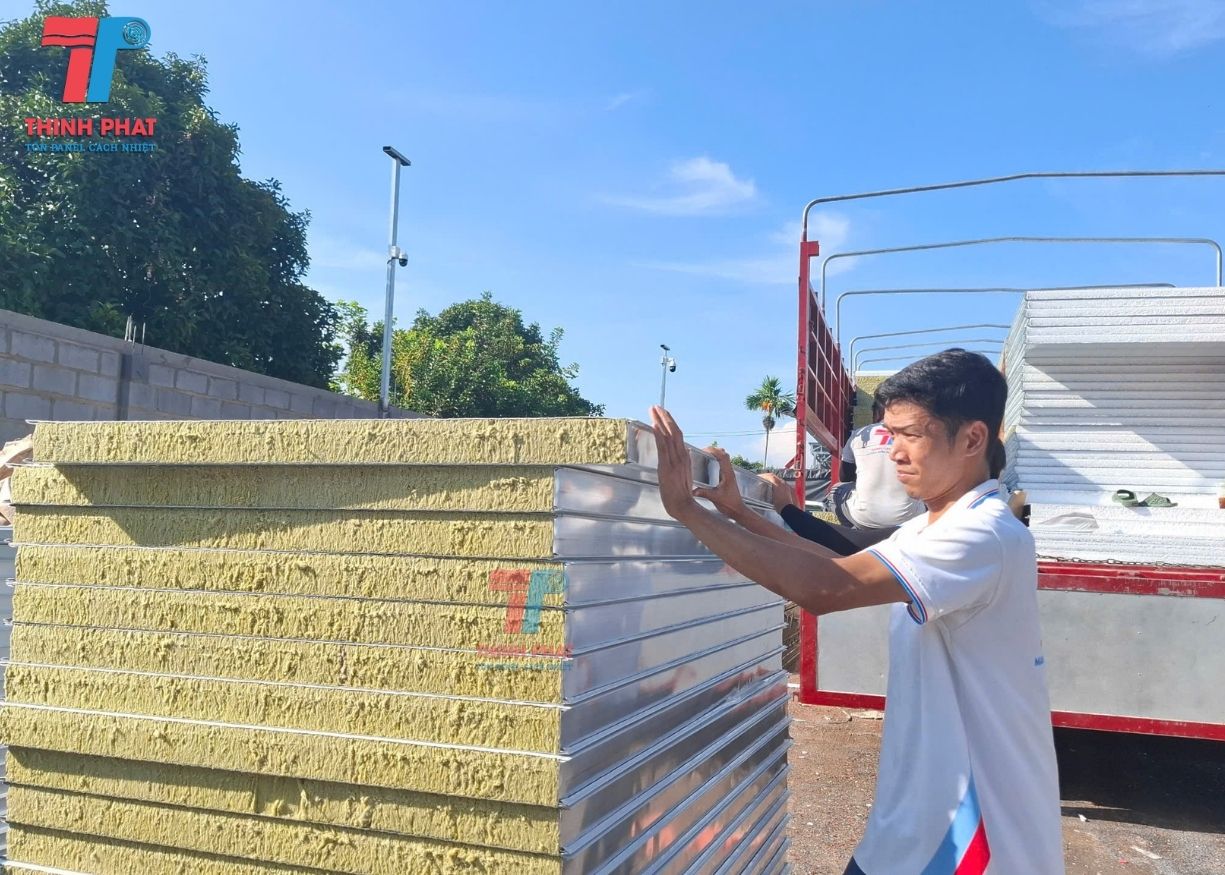 giá vách panel Rockwool 4