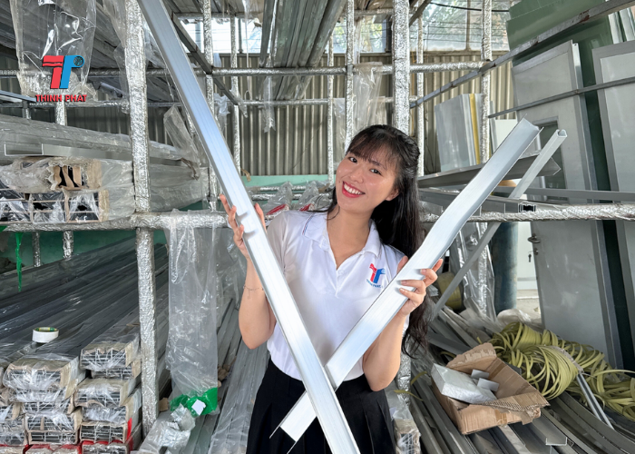 mái hiên nhà tôn