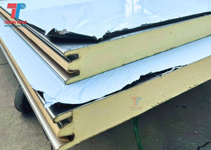 trần panel PU 7