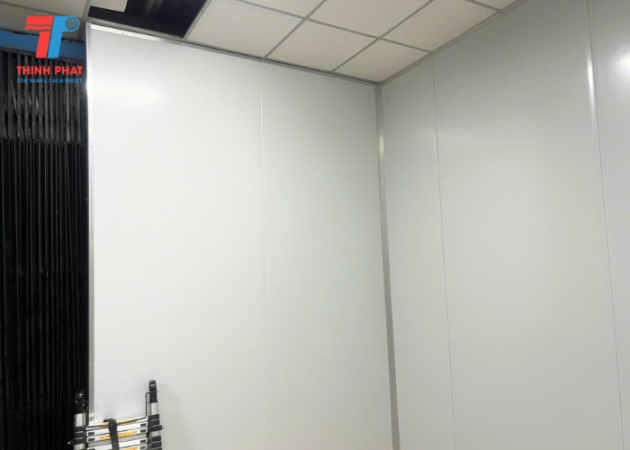Thi công phụ kiện lắp tấm panel thanh V